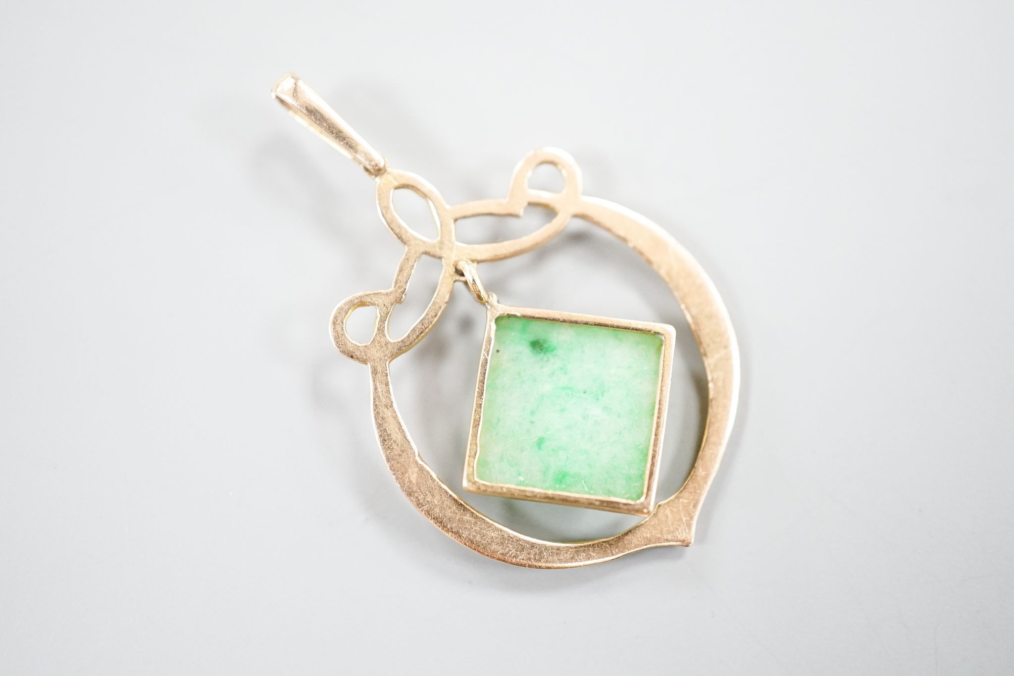 A yellow metal mounted jade pendant, overall 35mm, gross 2.6 grams.